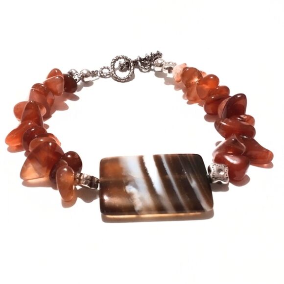 Chunky Banded Agate Chip Bead Bracelet with Large Gemstone Center - Picture 4 of 6